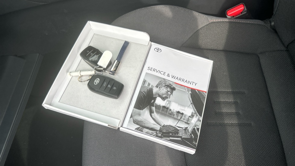 Toyota C-HR 1.8 Hybrid Design 5dr CVT Hybrid Hatchback - Image 19