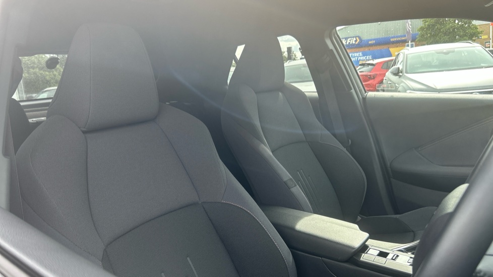 Toyota C-HR 1.8 Hybrid Design 5dr CVT Hybrid Hatchback - Image 23