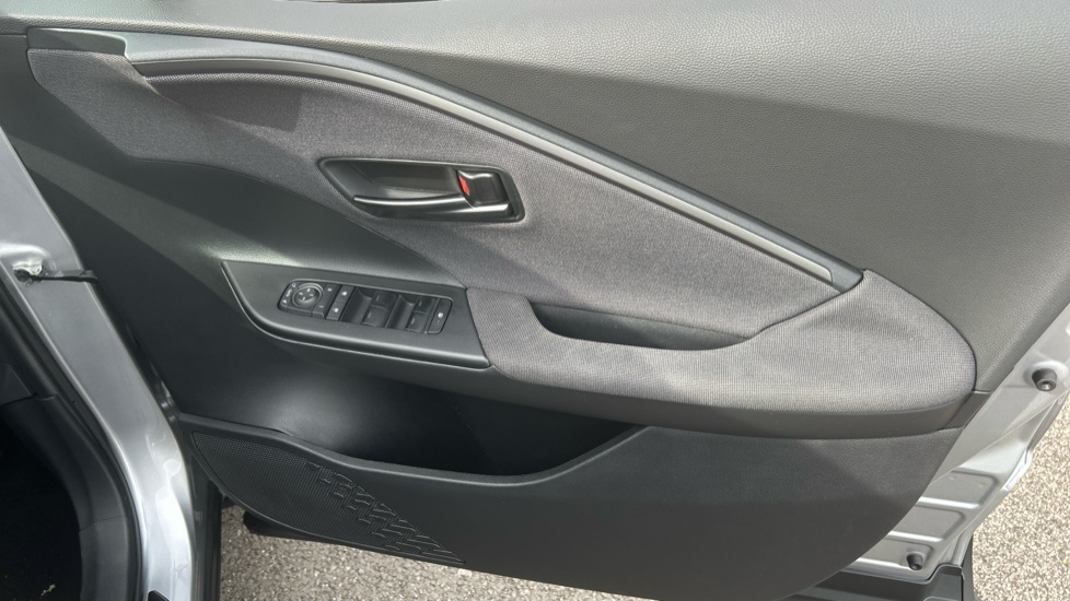 Toyota C-HR 1.8 Hybrid Design 5dr CVT Hybrid Hatchback - Image 29