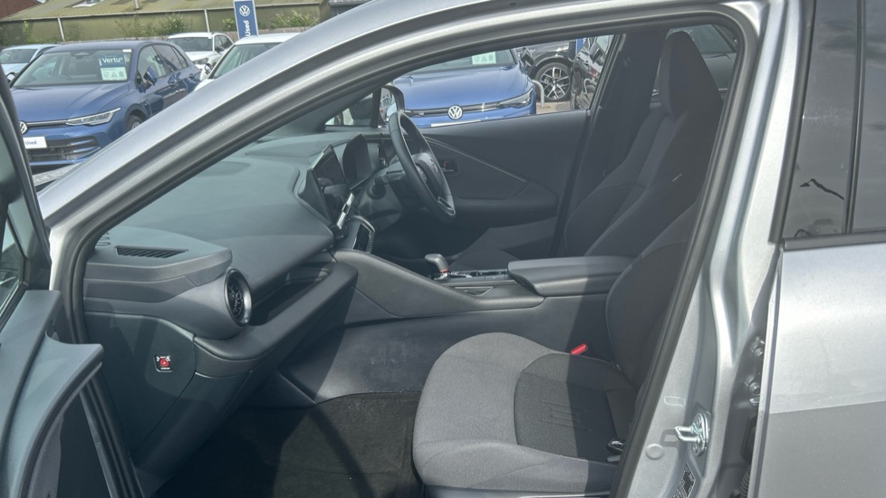 Toyota C-HR 1.8 Hybrid Design 5dr CVT Hybrid Hatchback - Image 36
