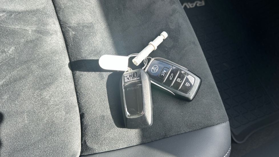 Toyota RAV4 2.5 PHEV GR Sport 5dr CVT Estate - Image 20
