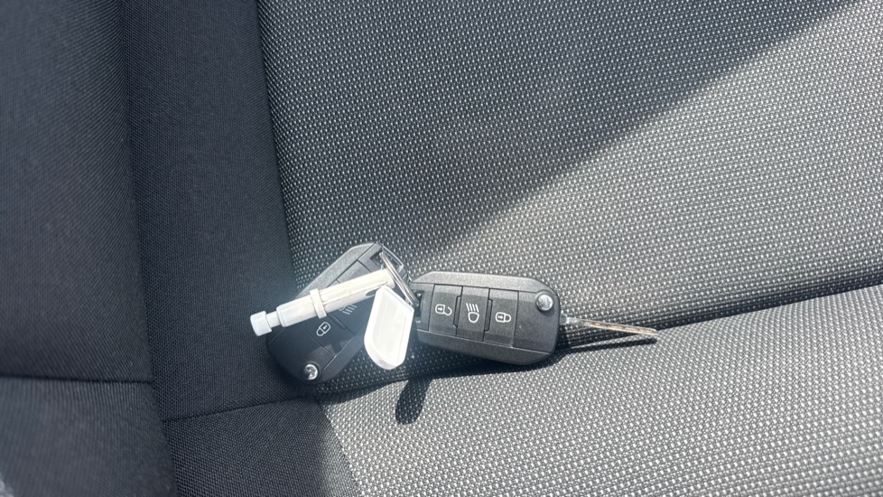 Citroen C3 1.2 PureTech Shine 5dr Petrol Hatchback - Image 19