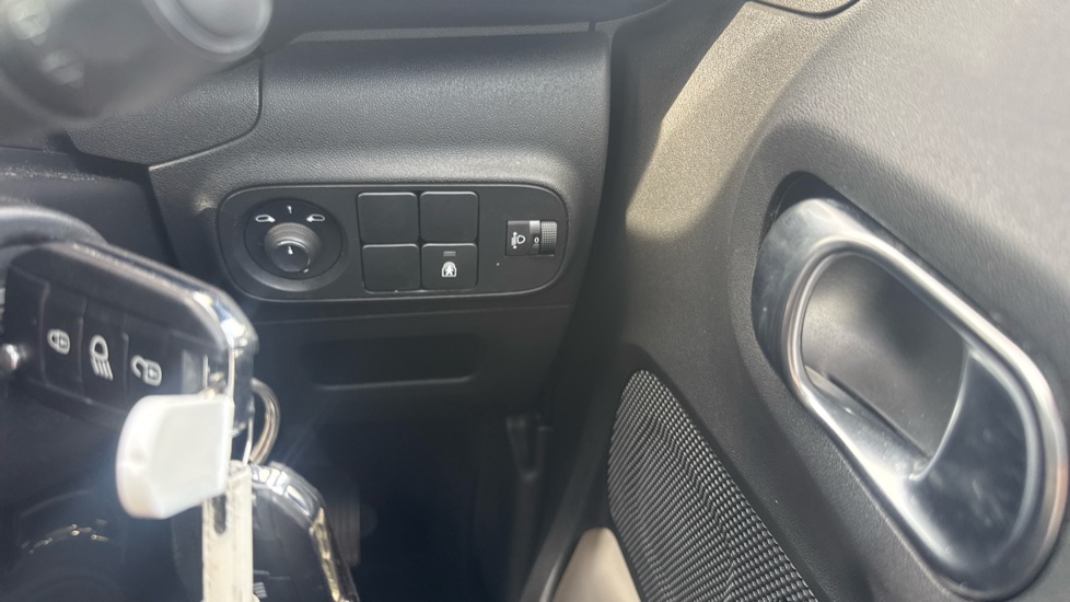 Citroen C3 1.2 PureTech Shine 5dr Petrol Hatchback - Image 26