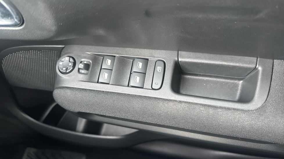 Citroen C3 Aircross 1.2 PureTech 130 Max 5dr EAT6 Petrol Hatchback - Image 29
