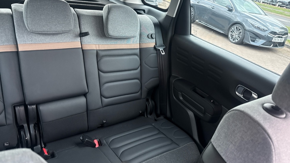 Citroen C3 Aircross 1.2 PureTech 130 Max 5dr EAT6 Petrol Hatchback - Image 31