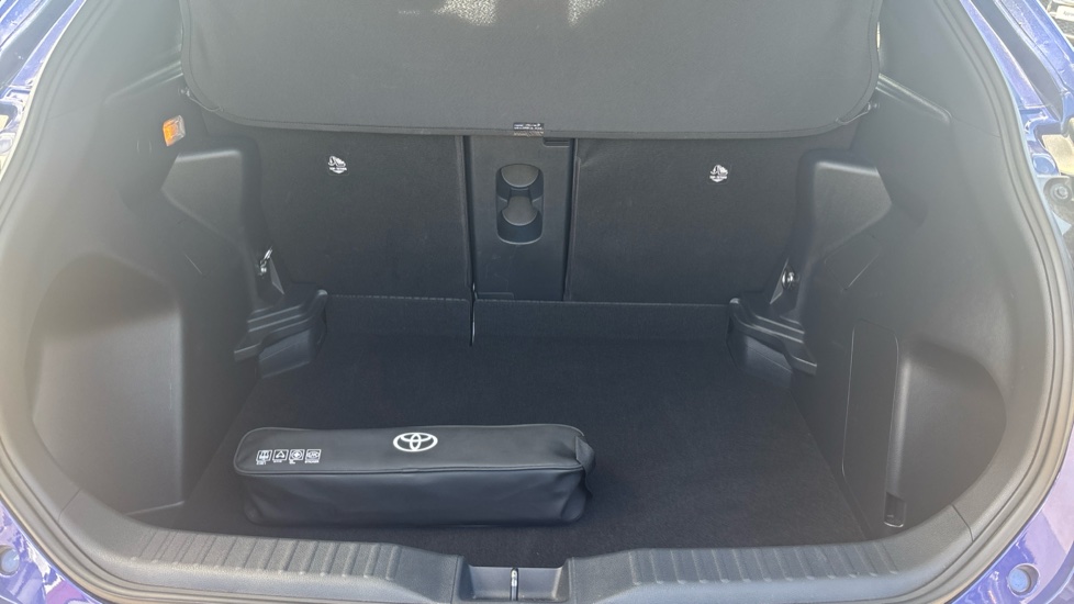 Toyota Yaris Cross 1.5 Hybrid Design 5dr CVT Hybrid Estate - Image 4