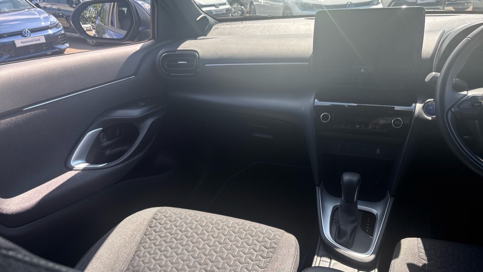 Toyota Yaris Cross 1.5 Hybrid Design 5dr CVT Hybrid Estate - Image 14