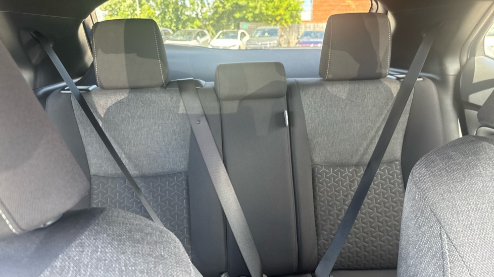 Toyota Yaris Cross 1.5 Hybrid Design 5dr CVT Hybrid Estate - Image 15