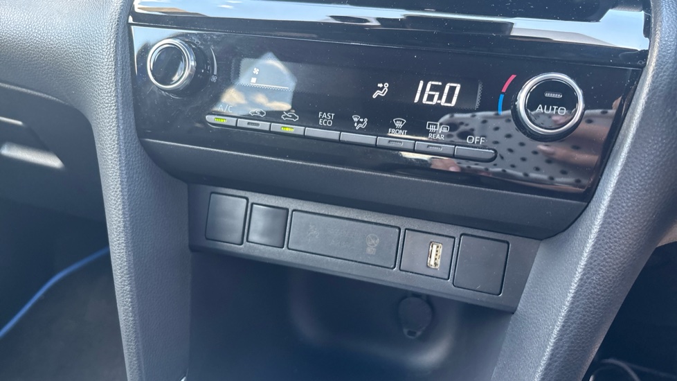 Toyota Yaris Cross 1.5 Hybrid Design 5dr CVT Hybrid Estate - Image 21