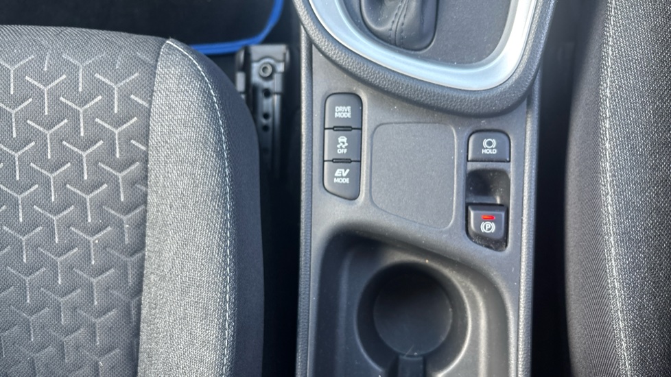 Toyota Yaris Cross 1.5 Hybrid Design 5dr CVT Hybrid Estate - Image 22