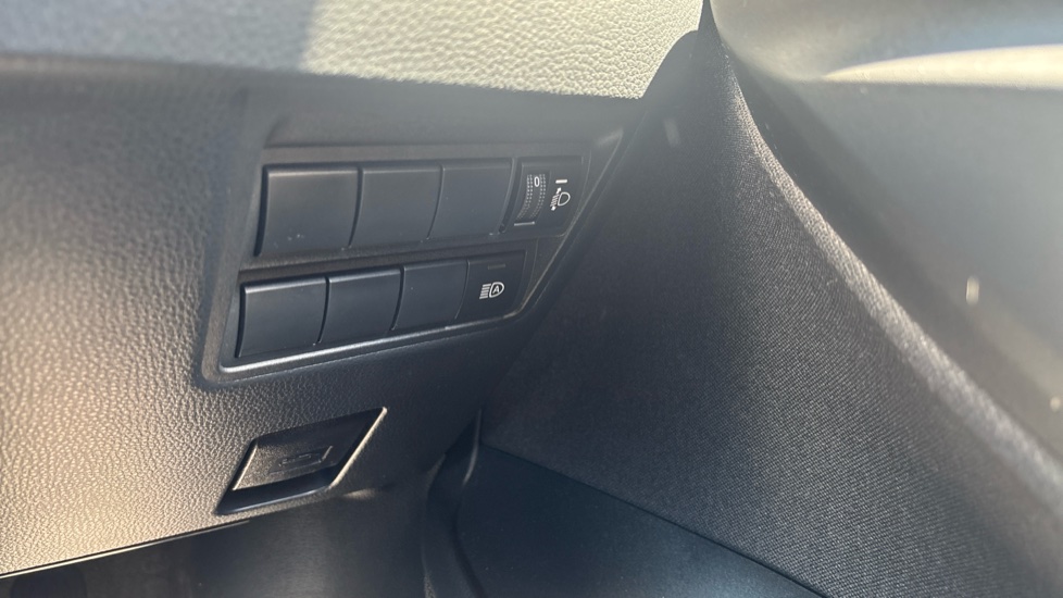 Toyota Yaris Cross 1.5 Hybrid Design 5dr CVT Hybrid Estate - Image 25