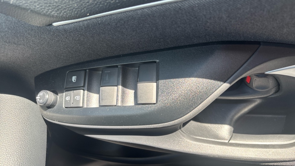 Toyota Yaris Cross 1.5 Hybrid Design 5dr CVT Hybrid Estate - Image 26