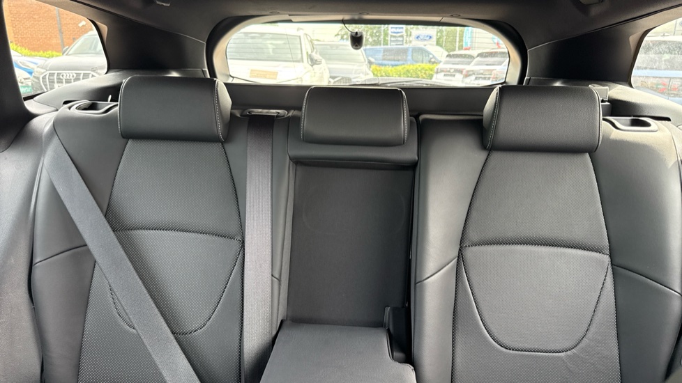 Toyota Corolla 2.0 VVT-i Hybrid Excel 5dr CVT Hybrid Estate - Image 15