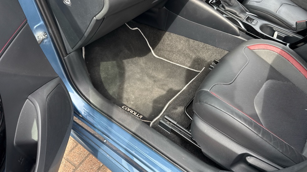 Toyota Corolla 2.0 VVT-i Hybrid Excel 5dr CVT Hybrid Estate - Image 47