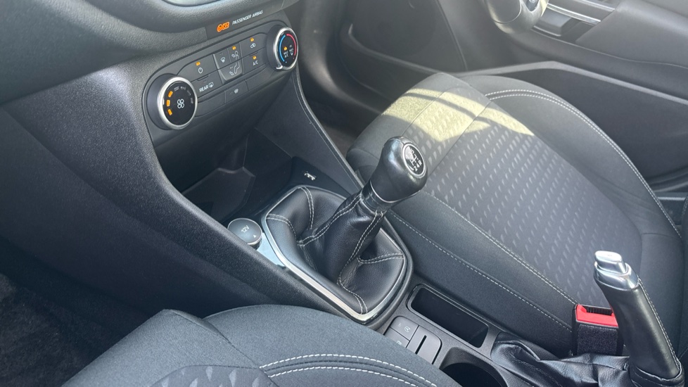 Ford Fiesta 1.1 Zetec 5dr Petrol Hatchback - Image 13