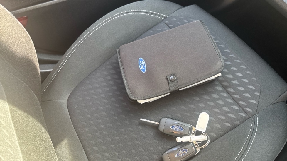 Ford Fiesta 1.1 Zetec 5dr Petrol Hatchback - Image 19