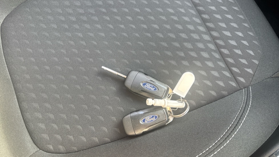 Ford Fiesta 1.1 Zetec 5dr Petrol Hatchback - Image 20