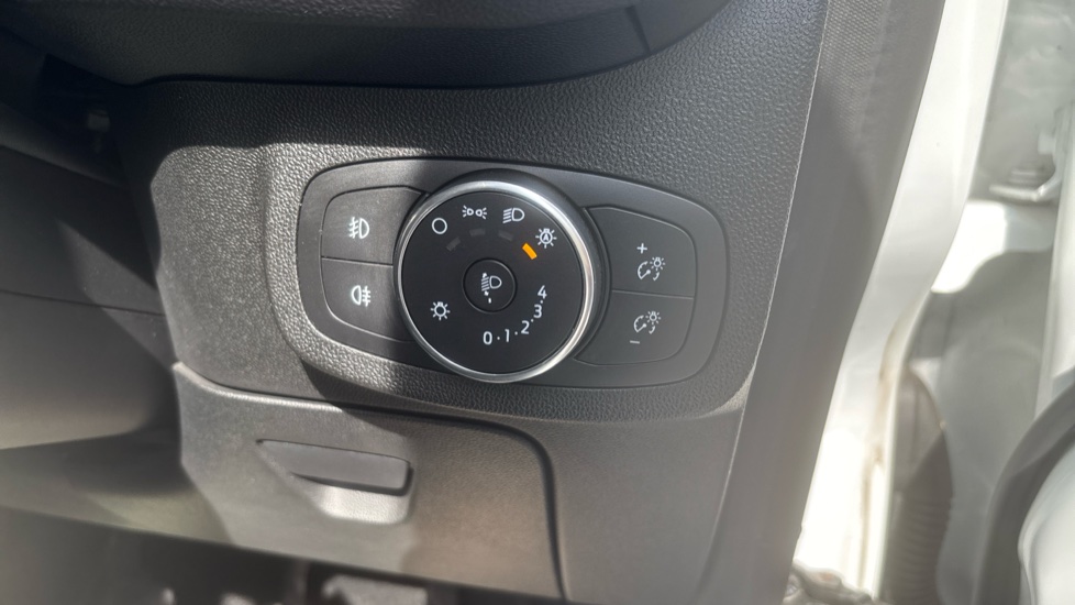Ford Fiesta 1.1 Zetec 5dr Petrol Hatchback - Image 22