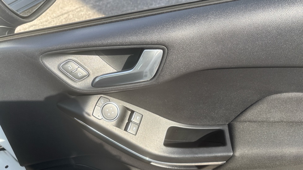 Ford Fiesta 1.1 Zetec 5dr Petrol Hatchback - Image 23