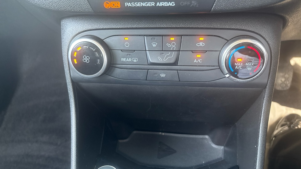 Ford Fiesta 1.1 Zetec 5dr Petrol Hatchback - Image 24