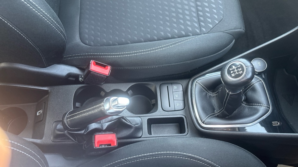 Ford Fiesta 1.1 Zetec 5dr Petrol Hatchback - Image 32