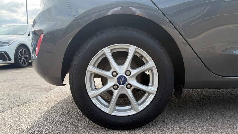 Ford Fiesta 1.1 Zetec 5dr Petrol Hatchback - Image 7