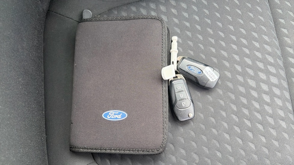 Ford Fiesta 1.1 Zetec 5dr Petrol Hatchback - Image 19