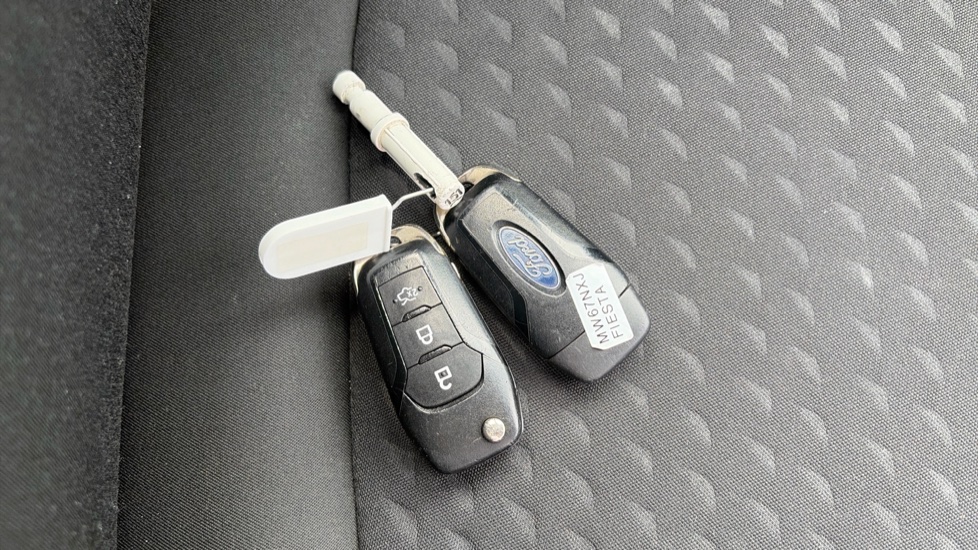 Ford Fiesta 1.1 Zetec 5dr Petrol Hatchback - Image 20