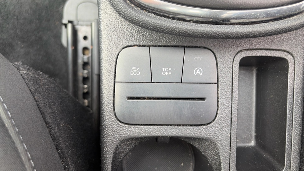 Ford Fiesta 1.1 Zetec 5dr Petrol Hatchback - Image 31