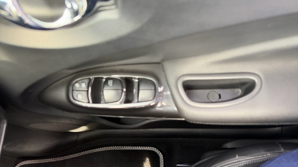 Nissan Juke 1.2 DiG-T Tekna 5dr Petrol Hatchback - Image 27