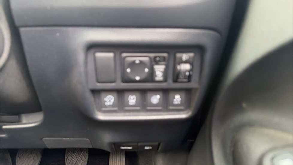 Nissan Juke 1.2 DiG-T Tekna 5dr Petrol Hatchback - Image 28