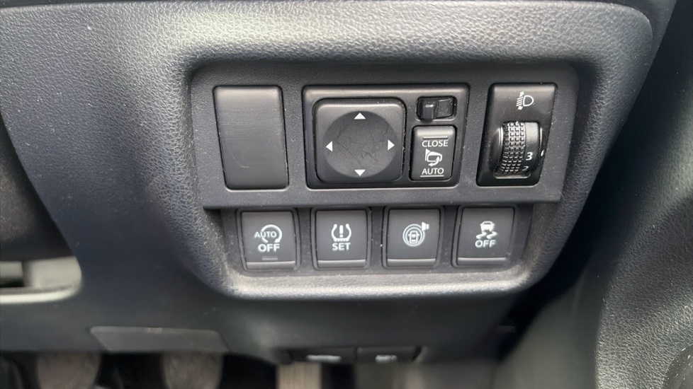 Nissan Juke 1.2 DiG-T Tekna 5dr Petrol Hatchback - Image 31