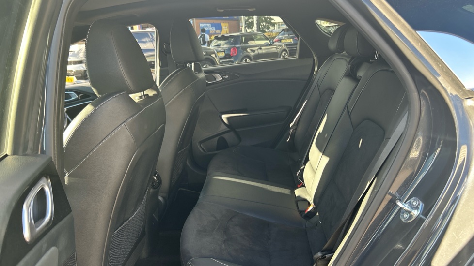 Kia Pro Ceed 1.5T GDi ISG 138 GT-Line S 5dr DCT Petrol Estate - Image 16