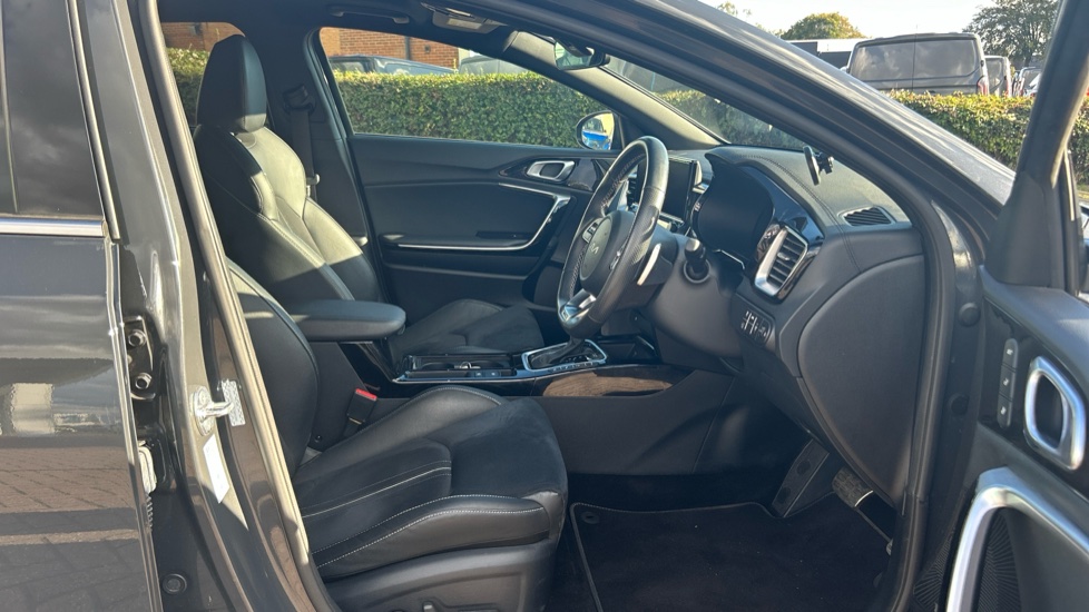 Kia Pro Ceed 1.5T GDi ISG 138 GT-Line S 5dr DCT Petrol Estate - Image 24