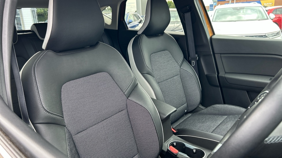 Renault Captur 1.0 TCE 90 SE Edition 5dr Petrol Hatchback - Image 23