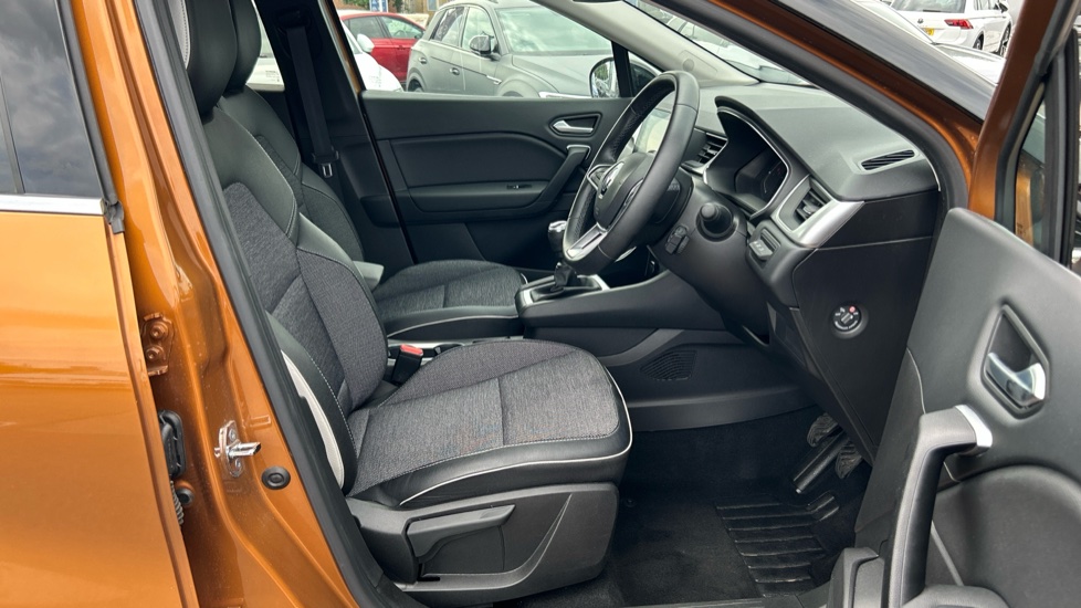 Renault Captur 1.0 TCE 90 SE Edition 5dr Petrol Hatchback - Image 24