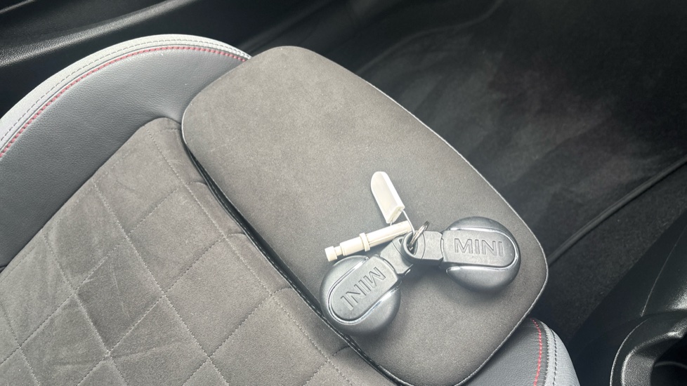 MINI Hatchback 1.5 Cooper Sport Premium 3dr Petrol Hatchback - Image 20