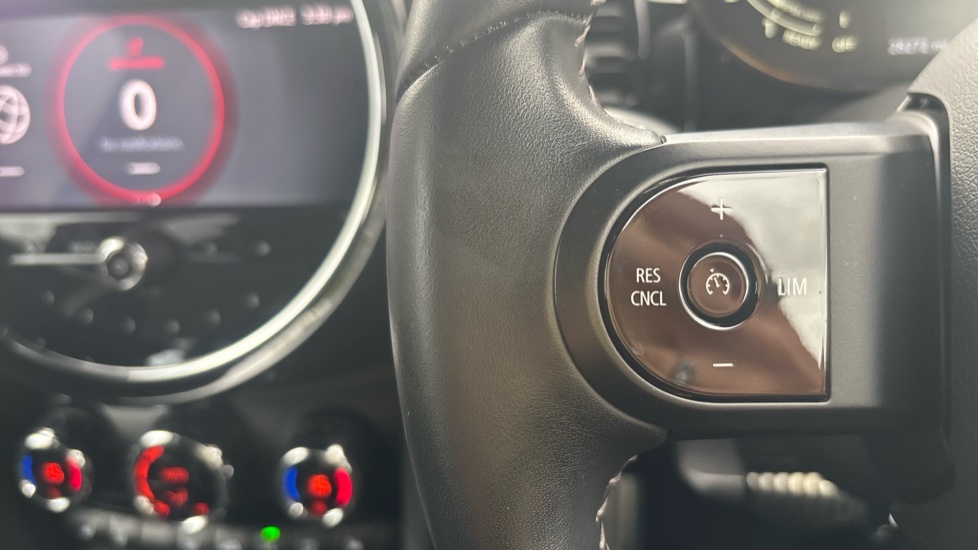 MINI Hatchback 1.5 Cooper Sport Premium 3dr Petrol Hatchback - Image 21