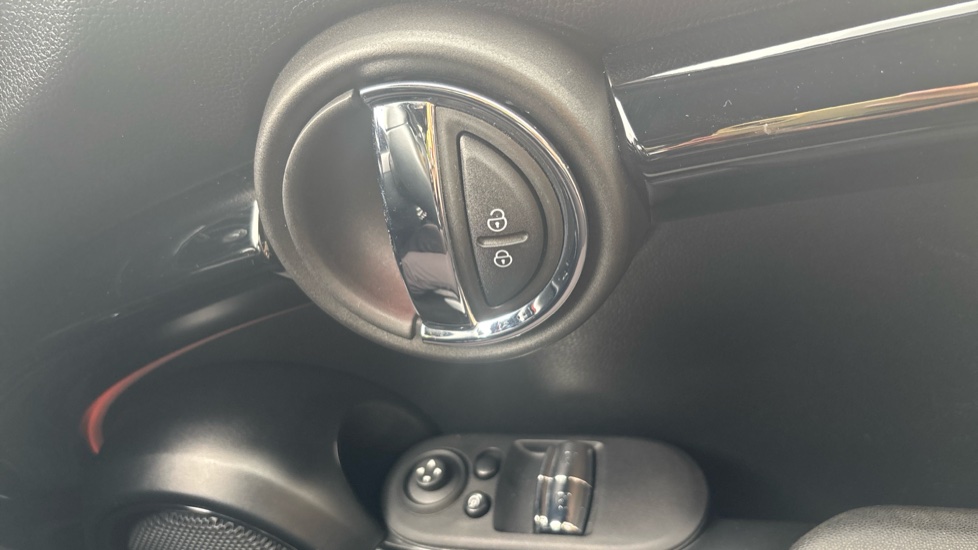 MINI Hatchback 1.5 Cooper Sport Premium 3dr Petrol Hatchback - Image 23