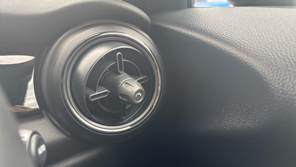 MINI Hatchback 1.5 Cooper Sport Premium 3dr Petrol Hatchback - Image 26