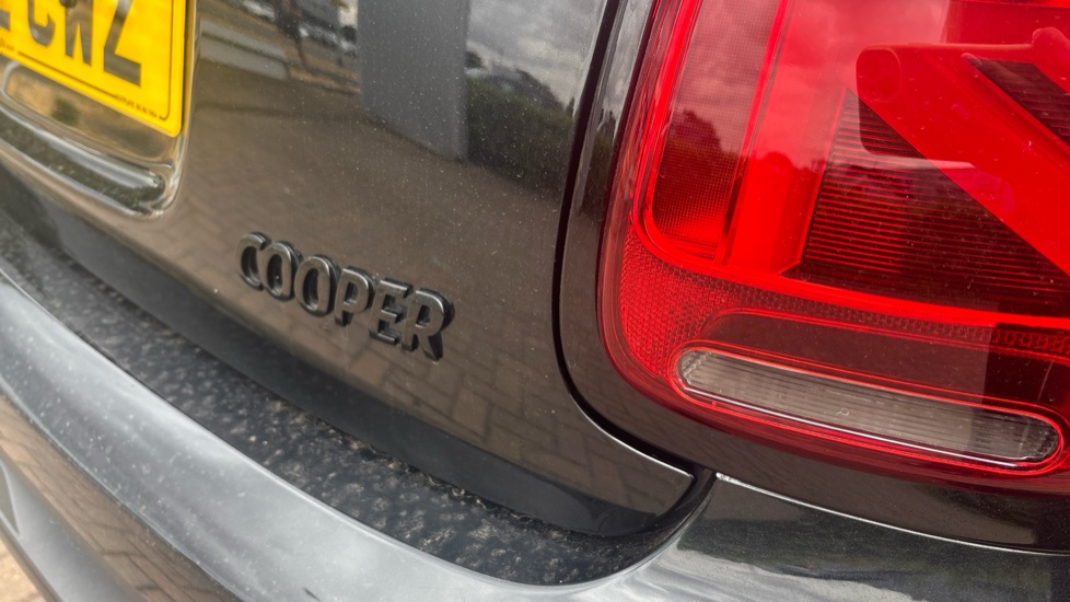 MINI Hatchback 1.5 Cooper Sport Premium 3dr Petrol Hatchback - Image 43