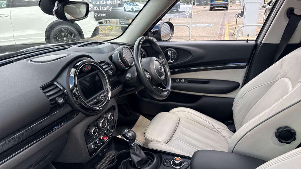 MINI Clubman 1.5 Cooper 6dr Auto Petrol Estate - Image 9