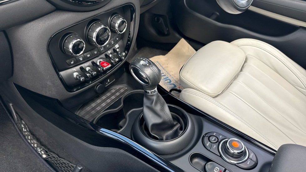 MINI Clubman 1.5 Cooper 6dr Auto Petrol Estate - Image 13