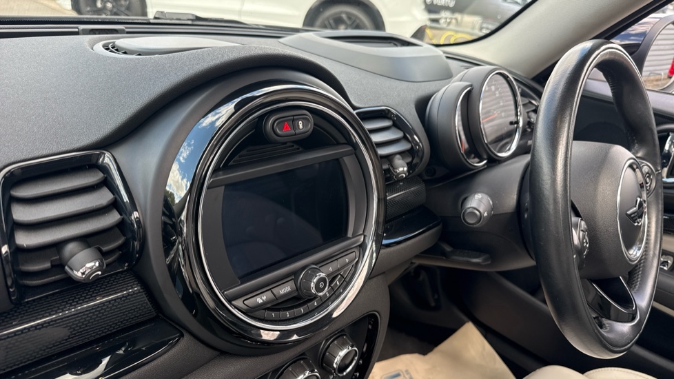 MINI Clubman 1.5 Cooper 6dr Auto Petrol Estate - Image 14
