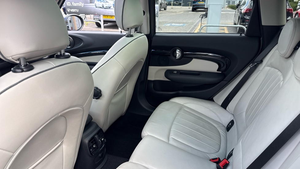 MINI Clubman 1.5 Cooper 6dr Auto Petrol Estate - Image 16