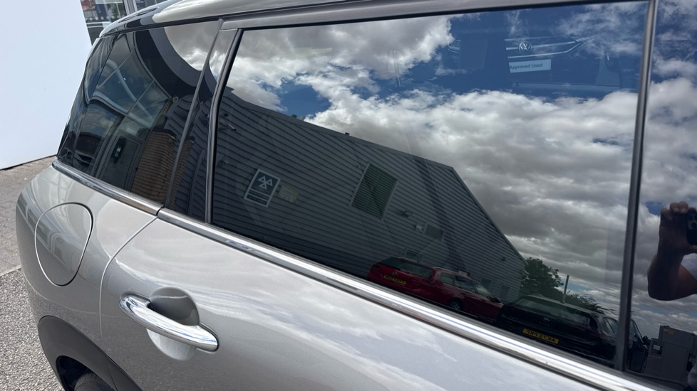 MINI Clubman 1.5 Cooper 6dr Auto Petrol Estate - Image 48