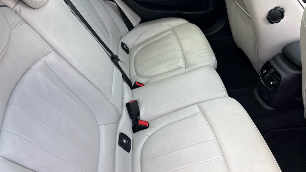 MINI Clubman 1.5 Cooper 6dr Auto Petrol Estate - Image 53