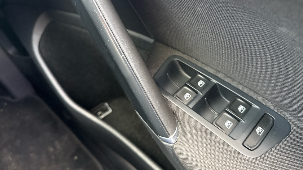 Volkswagen Golf 1.4 TSI 125 Match Edition 5dr DSG Petrol Hatchback - Image 32