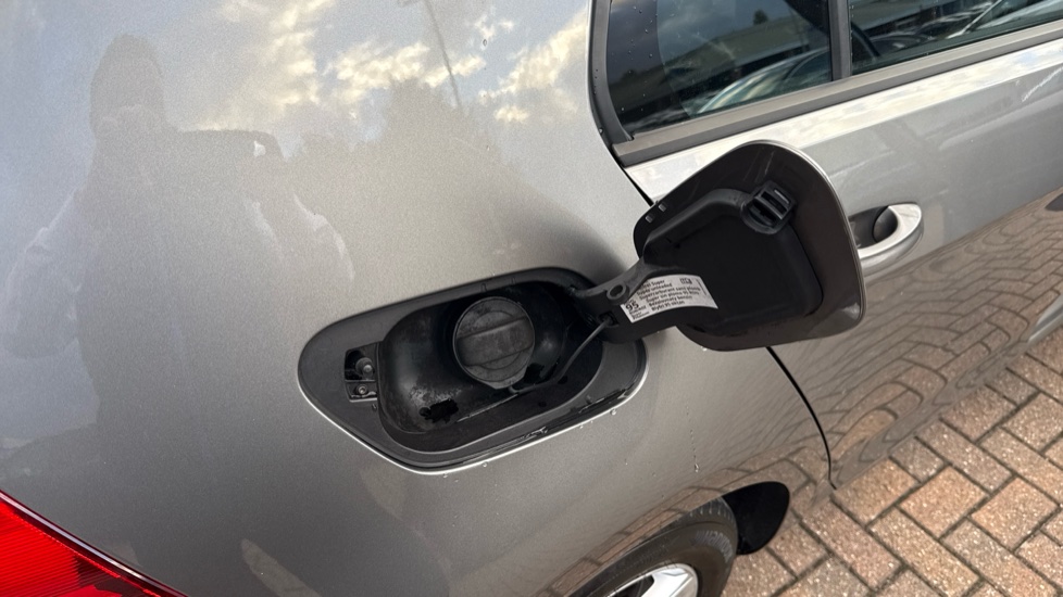 Volkswagen Golf 1.4 TSI 125 Match Edition 5dr DSG Petrol Hatchback - Image 42