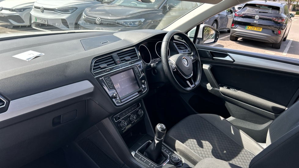 Volkswagen Tiguan 2.0 TDi 150 4Motion SE Nav 5dr Diesel Estate - Image 9